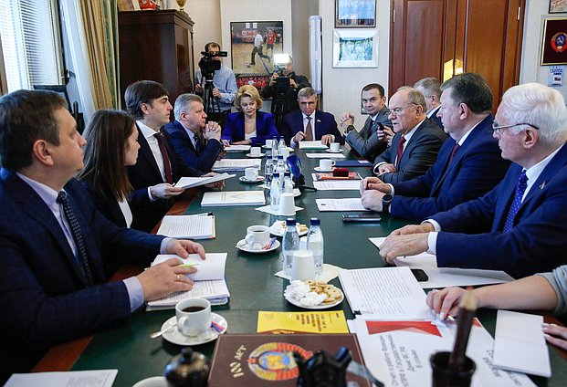 Встреча Министра просвещения РФ Сергея Кравцова с представителями фракции КПРФ