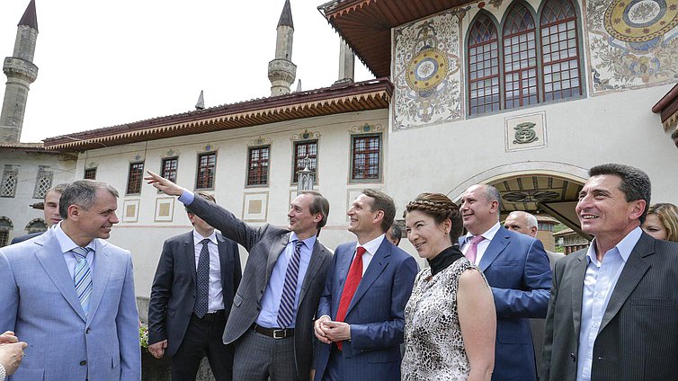   Рабочая поездка в Крымский федеральный округ. Осмотр ханского дворца в Бахчисарае.