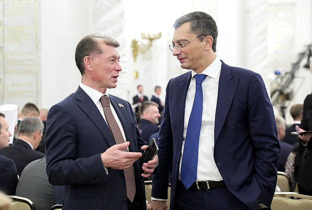 Председатель Комитета по экономической политике Максим Топилин и Председатель Комитета по промышленности и торговле Владимир Гутенев