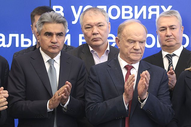 Руководитель фракции "Новые люди" Алексей Нечаев, Председатель Комитета по делам СНГ, евразийской интеграции и связям с соотечественниками Леонид Калашников и Руководитель фракции КПРФ Геннадий Зюганов