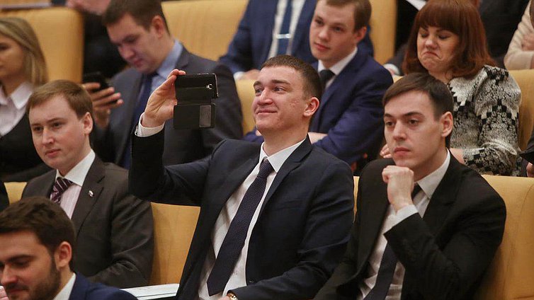 Заседание Общественной молодежной палаты (Молодежного парламента) при Государственной Думе. 


