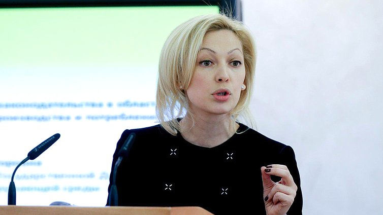 Председатель Комитета Государственной Думы по экологии и охране окружающей среды Ольга Тимофеева во время выступления на заседании.