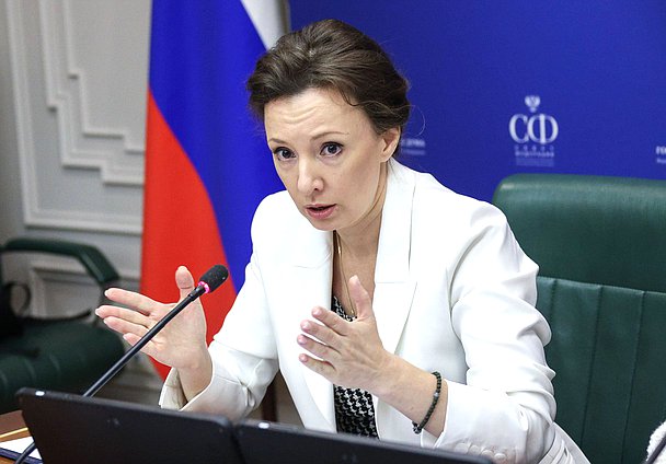国家杜马副主席安娜·库兹涅佐娃