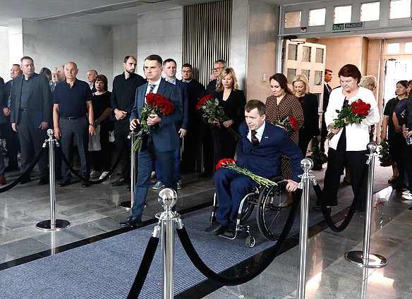 Председатель Комитета по труду, социальной политике и делам ветеранов Ярослав Нилов и заместитель Председателя Комитета Михаил Терентьев