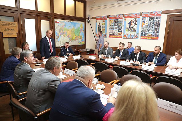 Встреча Председателя Народного Совета ЛНР Дениса Мирошниченко с членами фракций Государственной Думы
