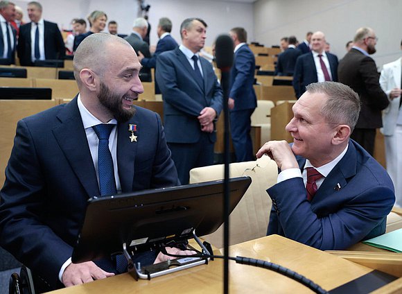 Члены фракции "Единая Россия" Вячеслав Воробьев и Вячеслав Фомичев