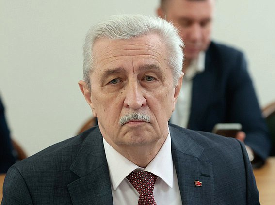 Член Комитета по охране здоровья Николай Осадчий