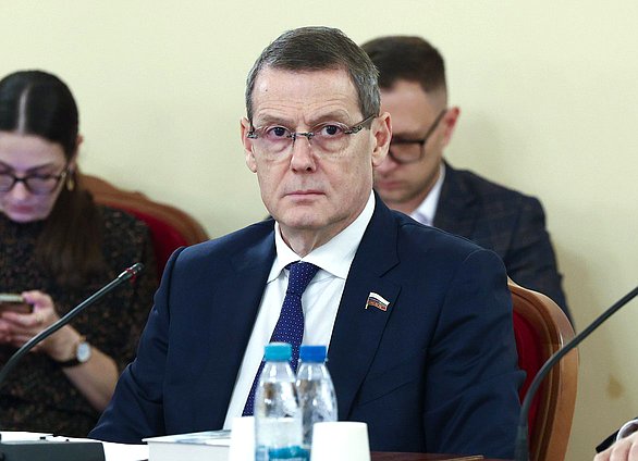 Член Комитета по охране здоровья Дмитрий Сизякин