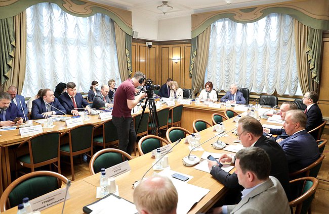 Заседание Комитета по финансовому рынку с участием Председателя Центрального банка РФ Эльвиры Набиуллиной