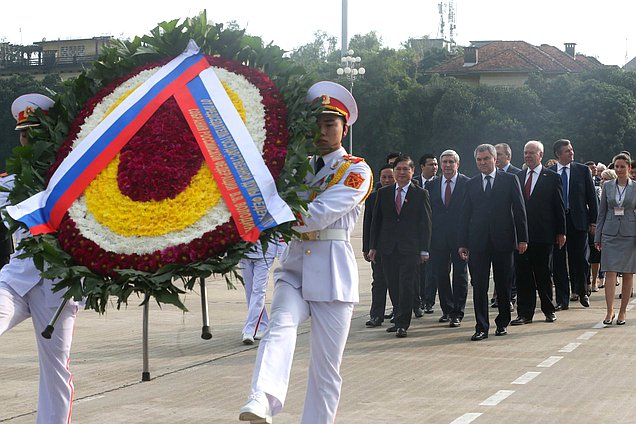 Wreath-laying ceremony at the Ho Chi Minh Mausoleum in Hanoi