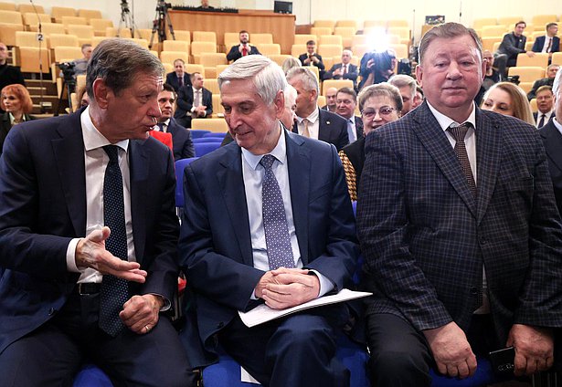 Заместитель Председателя Государственной Думы Александр Жуков, Первый заместитель Председателя Государственной Думы Иван Мельников и Председатель Комитета по аграрным вопросам Владимир Кашин