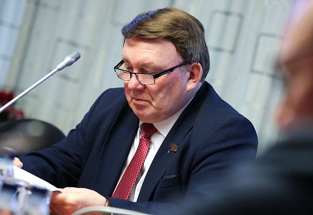 Член Комитета по вопросам собственности, земельным и имущественным отношениям Николай Иванов