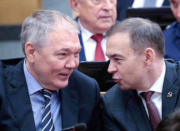 Председатель Комитета по делам СНГ, евразийской интеграции и связям с соотечественниками Леонид Калашников и Первый заместитель Председателя Комитета по безопасности и противодействию коррупции Юрий Афонин