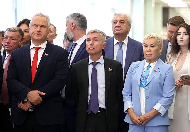 Член Комитета по бюджету и налогам Евгений Бессонов и члены Комитета по физической культуре и спорту Евгений Ревенко и Рима Баталова
