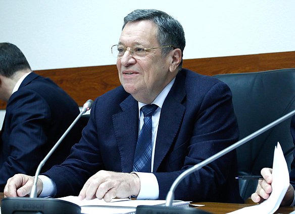 Председатель Комитета по бюджету и налогам Андрей Макаров