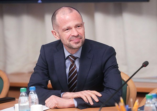 Первый заместитель Председателя Комитета по строительству и ЖКХ Роман Лябихов