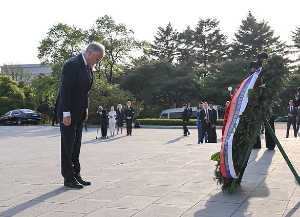 Председатель Государственной Думы Вячеслав Володин возложил венок к монументу "Освобождение"