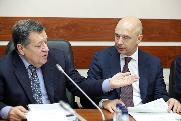 Председатель Комитета по бюджету и налогам Андрей Макаров и Министр финансов РФ Антон Силуанов
