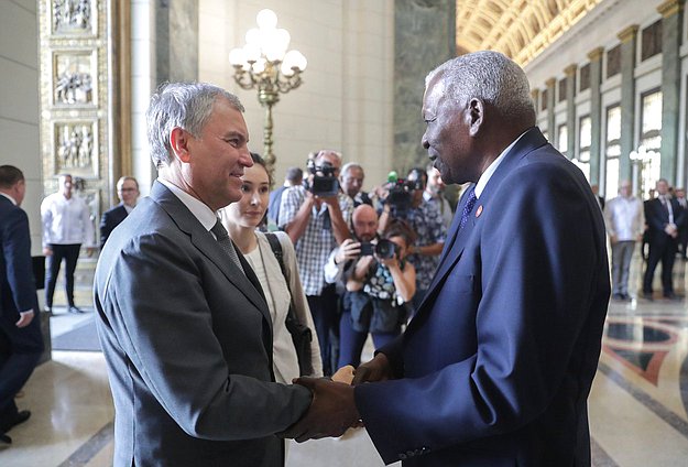 El Jefe de la Duma Estatal, Vyacheslav Volodin, y el Presidente de la Asamblea Nacional del Poder Popular y del Consejo de Estado de la República de Cuba, Esteban Lazo Hernández