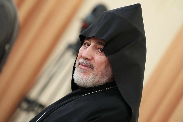Глава Российской и Ново-Нахичеванской епархии Армянской Апостольской Церкви архиепископ Езрас