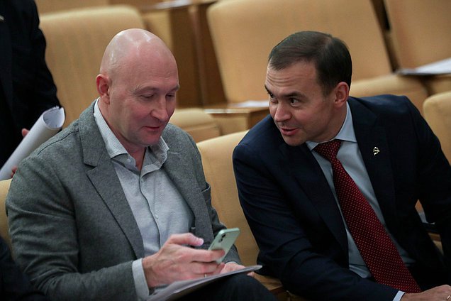 Первые заместители Председателя Комитета по безопасности и противодействию коррупции Михаил Старшинов и Юрий Афонин