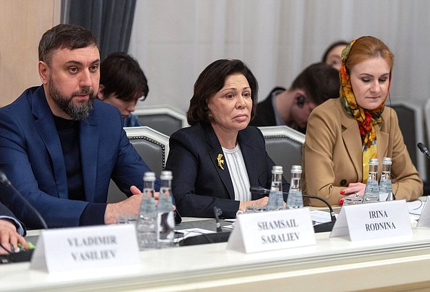 First Deputy Chairman of the Committee on International Affairs Shamsail Saraliev, Deputy Chairwoman of the Committee Irina Rodnina and member of the Committee Maria Butina