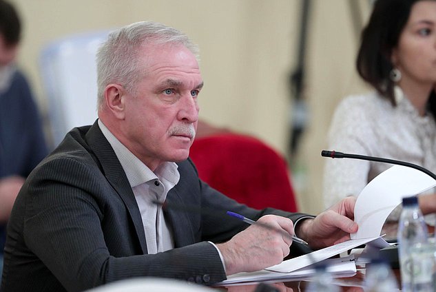 Первый заместитель Председателя Комитета по региональной политике и местному самоуправлению Сергей Морозов
