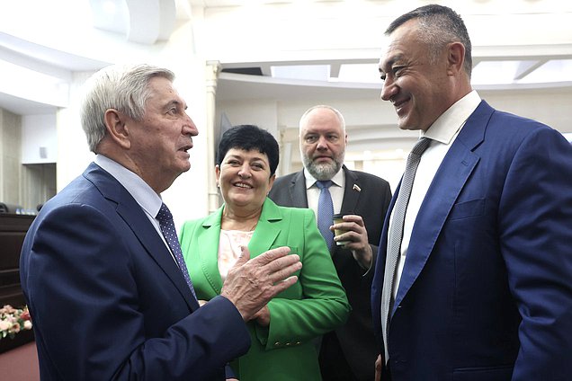 Первый заместитель Председателя Государственной Думы Иван Мельников, член Комитета по культуре Ольга Германова и Председатель Комиссии по Регламенту и обеспечению деятельности Государственной Думы Виктор Пинский