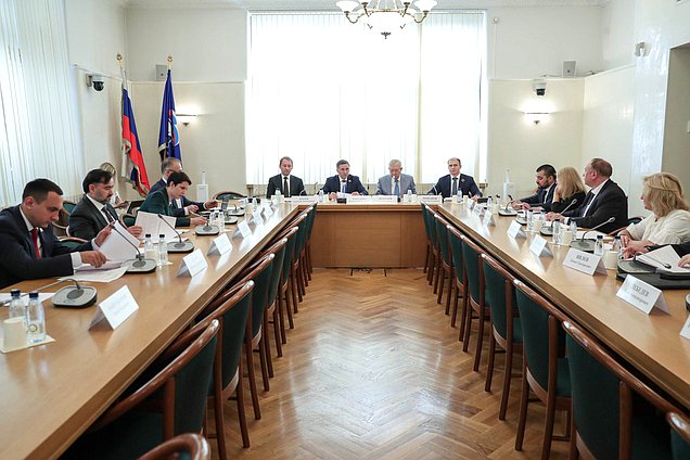 Заседание Комитета по контролю и Комитета по экологии, природным ресурсам и охране окружающей среды с участием Министра природных ресурсов и экологии Александра Козлова
