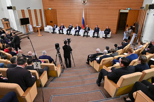 Встреча заместителя Председателя Правительства РФ Дмитрия Чернышенко с членами фракции КПРФ