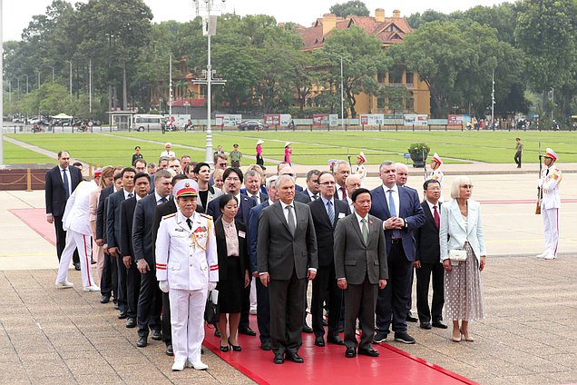 Chairman of the State Duma Vyacheslav Volodin took part in the wreath-laying ceremony at the Ho Chi Minh Mausoleum