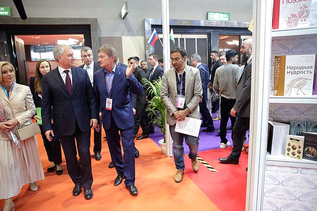 Chairman of the State Duma Vyacheslav Volodin and Chairwoman of the Committee on Culture Olga Kazakova near Russia's bookstands at the New Delhi World Book Fair