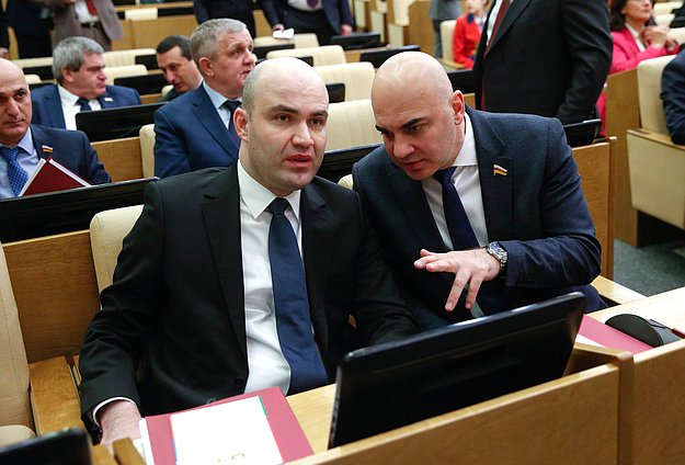 Председатель Парламента Абхазии Лаша Ашуба и Председатель Парламента Южной Осетии Алан Алборов