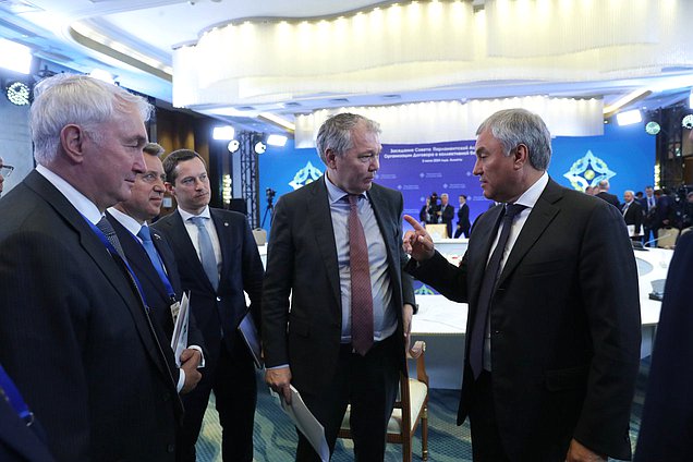 Chairman of the State Duma Vyacheslav Volodin and Chairman of the Committee on Issues of the Commonwealth of Independent States and Contacts with Fellow Countrymen Leonid Kalashnikov