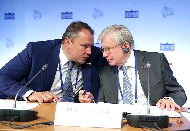 Deputy Chairman of the State Duma Petr Tolstoy and PACE President in 2005–2008 Rene van der Linden