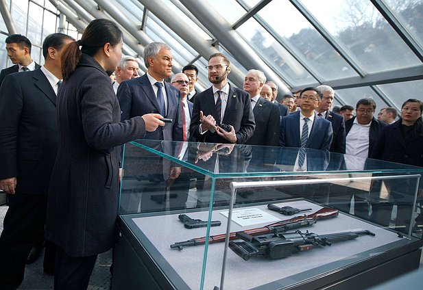 Chairman of the State Duma Vyacheslav Volodin and members of the delegation visited the museum dedicated to the pilots — heroes of the War of Resistance against Japan