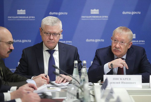 Chairman of the Committee on Security and Corruption Control Vasily Piskarev and Chairman of the Committee on Control Oleg Morozov