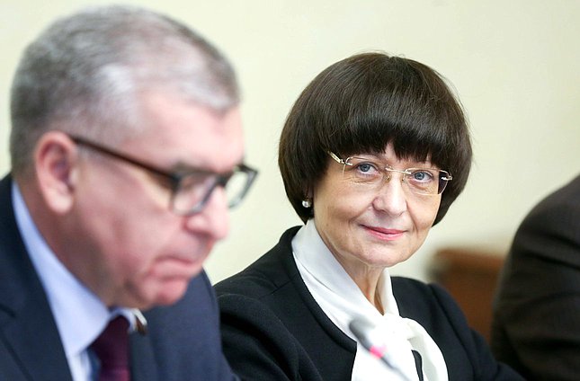 Член Комитета по государственному строительству и законодательству Марина Беспалова