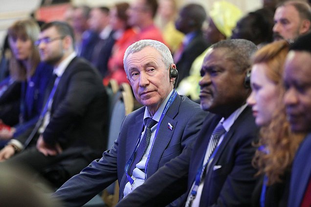 Круглый стол «Неоколониализм Запада: как не допустить повторения истории» в рамках II Международной парламентской конференции «Россия — Африка»