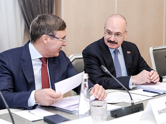 Министр науки и высшего образования Валерий Фальков и Председатель Комитета по науке и высшему образованию Сергей Кабышев