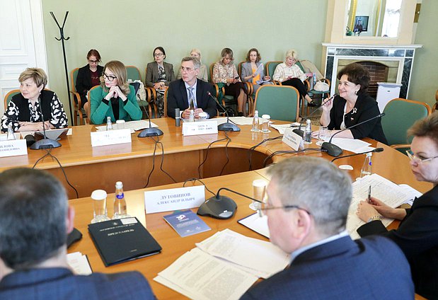 Заседание комиссии по вопросам социальной политики