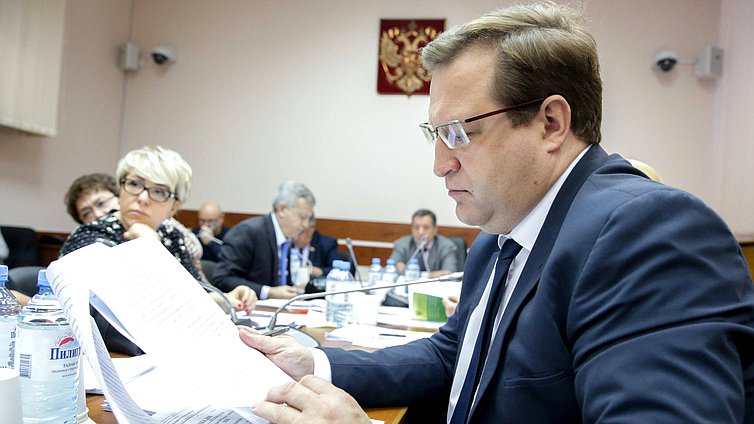 Член Комитета по бюджету и налогам Дмитрий Юрков