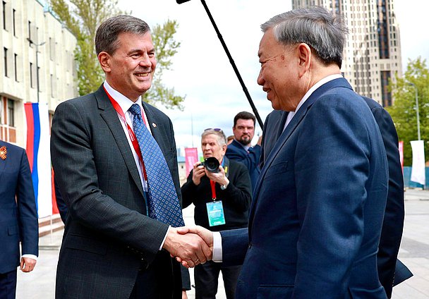 Rector of the Russian Presidential Academy of National Economy and Public Administration Alexey Komissarov and General Secretary of the Communist Party of Vietnam Central Committee Tô Lâm