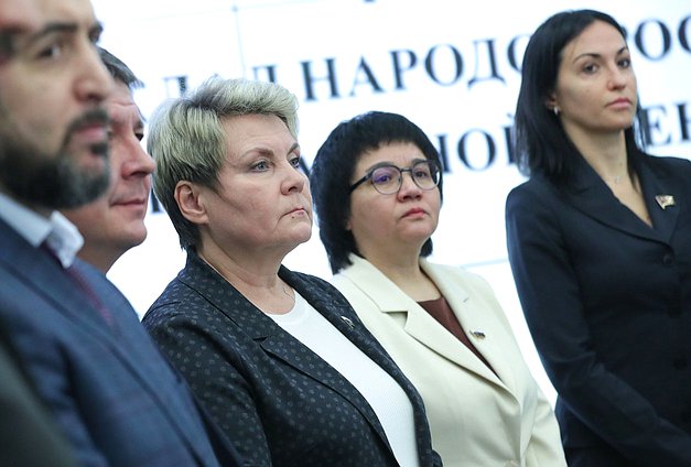 Члены Комитета по делам национальностей Лариса Буранова, Елена Евтюхова и  Анастасия Удальцова