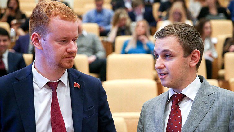 Member of the Committee on Federal System and Issues of Local Self-Government Denis Parfenov and Member of the Committee on Physical Culture, Sport and Youth Affairs Vasilii Vlasov