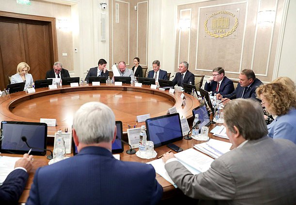Заседание Совета Думы с участием главы Росстата Павла Малкова
