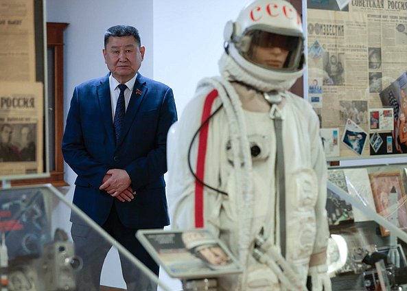 Член Комитета по государственному строительству и законодательству Вячеслав Мархаев