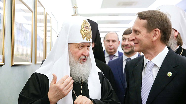 Встреча Святейшего Патриарха Московского и всея Руси Кирилла в Государственной Думе.  Осмотр выставки.