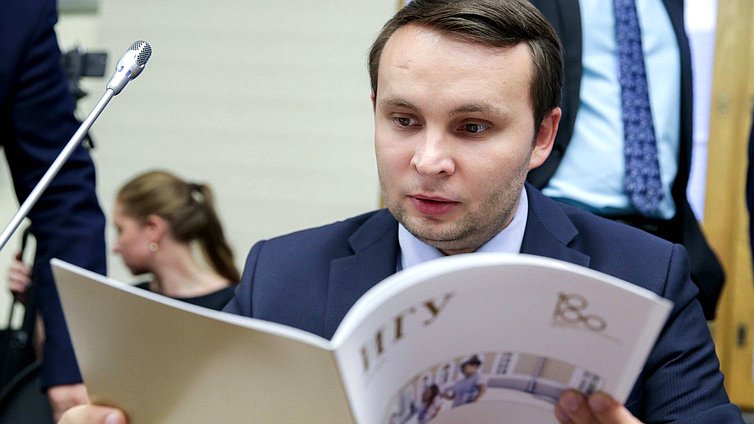 Член Комитета по федеративному устройству и вопросам местного самоуправления Юрий Волков