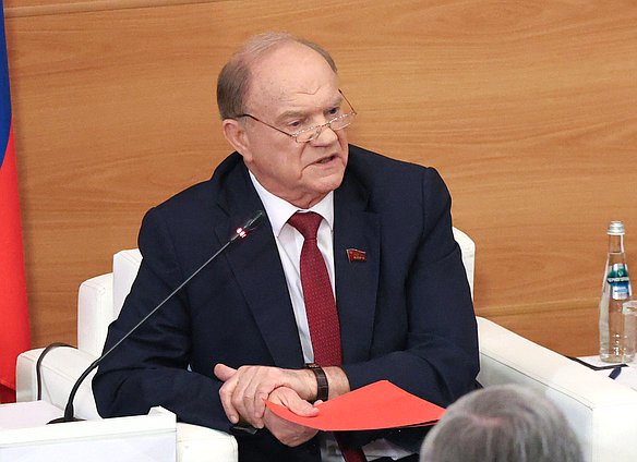 Руководитель фракции КПРФ Геннадий Зюганов